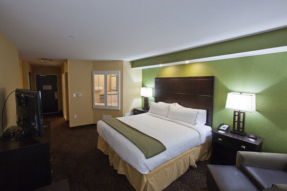 Holiday Inn Express And Suites Detroit North-Troy By Ihg Exterior foto